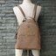 GUESS WOMAN'S BACKPACK กระเป๋าสะพายเป้ขนาดกำลังดี วัสดุหนังแกะสังเคราะห์ โลโก้รอบใบ หนังสวย น้ำหนักเบามากกกๆ!! กันน้ำ ทำความสะอาดง่าย มีหูหิ้วเเละสายสะพายหลังเลื่อนปรับได้ 5 ระดับ ด้านหน้าประดับโลโก้แบรนด์ อะไหล่เงิน และ มีช่องใส่ของ 1 ช่อง เปิดปิดด้