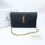 VIP GIFT 】หนังแท้ Saint Laurent envelope crossbody wallet on chain ใหม่ล่าสุด กระเป๋าสะพาย มีอะไหล่ทองสุดหรู และอะไหล่สีดำสีดำสุดคลาสสิก เหมาะกับสาวๆออฟฟิศที่ชอบพกพาสะดวก วัสดุหนังลายคาร์เวียสวยหรู ห้ามพลาดจ้ะ!!