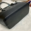 GUESS WOMEN LARGE TOTE BAG กระเป๋าถือ//สะพายไหล่ ทรง Tote ตัวกระเป๋าลายแบรนด์ทั้งใบ ผสมหนังซาฟเฟียโน่ตรงขอบล่างกระเป๋าค่ะ ด้านหน้าห้อยอะไหล่แบรนด์มาให้ เปิดปิดกระเป๋าแบบซิป ภายในโล่ง กว้าง ใส่ของได้จุค่ะ มีช่องซิปและช่องเล็กใส่ของจุกจิกนะค่ะ หูหิ้วสามารถป