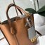 TORY BURCH MINI PERRY TOTE / TORY TOTE BAG / TORY BAG พร้อมส่ง 3 สี กระเป๋าแบบมินิมอลในรูปทรงใหม่ที่คล่องตัว ใส่มือถือได้ทุกรุ่น