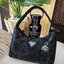 เซทสุดคุ้ม! ซื้อ1ได้ถึง3 PRADA CRYSTALS BAG WITH KEYCHAIN AND VACUUM BOTTLE VIP สวยหรูดูดี items นี้คุ้มมากๆได้ถึง3อย่างทั้งกระเป๋าสะพาย+พวงกุญแจ+กระบอกน้ำครบชุดไอเท็มแนะนำน่าใช้น่าสะสม