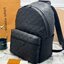 LV Discovery Backpack กระเป๋าเป้สะพายหลัง ผสมผสานความมีสไตล์ สะดวกสบาย กับฟังก์ชันการใช้งานเข้าด้วยกัน ไอเท็มออกแบบรับกับรูปร่าง ปั้มลาย Monogram Shadow เต็มใบ