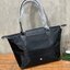 Longchamp LE PLIAGE Club (พร้อมส่ง 8 สี) TOTE BAG S กระเป๋ารุ่นยอดนิยม ที่สาวๆ ต้องมีไว้เก็บไว้สักใบ ด้วยตัวน้ำหนักกระเป๋า Longchamp เบาแสนเบา แต่จุของได้เยอะมาก สำหรับลุคทางการกึ่งลำลอง แฝงความสบาย ยามเดินทาง จุดเด่นอย่างหนึ่งของ กระเป๋าก็คือ สามาถพับเก็