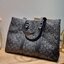 LV Sac Plat 24H Monogram Eclipse Canvas / LV CARRYALL TOTE ใหม่รับ summer ฉีกทุกกฏเพราะใช้ได้แบบยูนิเซ็กส์ กับกระเป๋าเดินทางมาในรูปแบบของทรงโท้ท ใบใหญ่ จุได้แบบจุกๆ ดีไซน์ลวดลายคลาสสิค