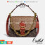 COACH C2418 BEAT SHOULDER IN SIGNATURE CANVAS WITH HORSE AND CARRIAGE PRINT กระเป๋าสะพายดีไซน์เลิศสุดหรู ปังกับดีเทลที่สุดใบนี้ เพราะมาพร้อมสายถึง 3 แบบ สลับใช้ไปรัวๆ หลากหลายไม่จำเจ สวยได้ทุกวัน เปิด-ปิดด้วยกระดุมแน่นหนา ภายในเป็นช่องโล่ง แบ่งสัดส่วน ใส่