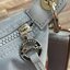 8สี พร้อมส่ง Longchamp LE PLIAGE NÉO TOP HANDLE BAG (medium size) อีกหนึ่งรุ่นยอดนิยม ที่สาวๆ ต้องมีไว้เก็บไว้สักใบ กระเป๋าโท้ทใบนี้ มาพร้อมกับสีที่มีสไตล์เรียบง่าย มีสายสะพายยาวปรับสั้นยาวได้ช่วยให้คุณสามารถสะพายไหล่ได้อย่างสบาย ในตัวสายปักโลโก้อันเป็นสั