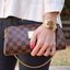 LV CROSSBODY CLUTCH BAG WITH CHAIN / LV Eva Clutch Crossbody Bag กระเป๋าสะพายวีไอพีพรีเมี่ยม วัสดุหนังแคนวาสคุณภาพ โลโก้เพลทอะไหล่ทอง คมชัด หรูหรา เปิด-ปิดกระเป๋าด้วยซิป ภายในเป็นช่องโล่ง ใส่ของใช้สำคัญได้สบายๆ มือถือ พาวเวอร์แบงค์ เครื่องสำอางค์ ของจุกจิ