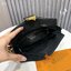 LV Twinny Monogram Reverse Bag กระเป๋าสะพายสุดคลาสสิก สวยหรู แต่งขอบหนังพร้อมตกแต่งตัวล็อกแบบ S Lock สุดไอคอนิกและหูจับสายโซ่ถักอย่างลงตัว มาพร้อมสายสะพายที่ปรับเป็นสายสั้นเพื่อคล้องแขนและสะพายไหล่หรือปรับเป็นสายยาวสำหรับสะพายเฉียง แมตช์ได้กับการแต่งกายทุ
