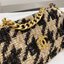 Chanel อเนกประสงค์ รุ่น Limited edition ลายวินเทจ พร้อมใบเล็ก หนังแท้ น้ำหนักเบา มีช่องใส่ของจุกจิก เปิดปิดด้วยฝาปิดกระดุม มีช่องใส่บัตร ช่องซิป ใส่กระเป๋าสตางค์ใบยาว ได้ค่ะ ตัวจริงสวยมากๆถูกใจรีบจองนะคะ ใส่มือถือได้ทุกรุ่น สายสะพายยาวคู่ สะพายได้สองแบบ ป
