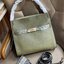Tory burch lee radziwill pebbled small double bag กระเป๋า Lee Radziwill Double Bag สุดหรู ที่คำนึงถึงการเลเยอร์หนังและหนังกลับอย่างประณีตลงไปในงานดีไซน์ สามารถปรับปากกระเป๋าได้ 3 แบบตามต้องการ พร้อมนำเอาความเป็น American Luxury มาตีความใหม่ผ่านแง่มุมของคว