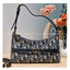 DIOR 30 MONTAIGNE CIGALE MINI BAG ใหม่ล่าสุด กับกระเป๋าสะพายโฮโบมินิไซส์ ที่ไม่ได้เล็กอย่างที่คิด เพราะใบนี้สามารถใส่ของสำคัญได้ครบ ดีไซน์สวยคลาสสิค เรียบแต่โก้ น้อยแต่หรูหรา ใช้งานด้วยซิปรูดใช้งานง่าย