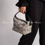 LOEWE SMALL CUBI BAG คอลเลคชั่นยอดฮิต กับสีใหม่ล่าสุด กระเป๋าทรงพอช ใบกำลังสวย ดีไซน์ดีเทลน่ารัก ด้วยลวดลายปักบนผืนผ้าคอตตอน มาพร้อมสายสะพายในตัว ที่ปรับความยาวได้อีกเล็กน้อย คล้องไหล่ คล้องแขนได้แบบสบายๆ เปิด-ปิดด้วยซิป ภายในเป็นช่องโล่ง มีช่องแบ่งอีกช่อ
