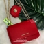 VERSACE JEAN SHOULDER BAG SYNTHETIC 2019 กระเป๋าสะพายข้าง//หิ้วได้ วัสดุหนังอย่างดี สวยงามค่ะ ด้านหน้ามีโลโก้แบรนด์ เปิดปิดแบบกดล็อค ภายในกว้าง สามารถใส่กระเป๋าสตางค์ใบยาวได้ ของอื่นๆพอประมานเลยค่ะ มีช่องซิปและช่องโล่งให้ สายสะพายแบบโซ่มีหนังรองบ่า สามารถ