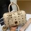M.C.M ESSENTIAL BOSTON BAG IN VISETOS Small 23 Handbag มาพร้อมสายสปอร์ต กระเป๋าถือ/สะพายข้าง ทรงหมอน สวยโดดเด่น ทรงสวยยอดนิยม มาพร้อมพวงหนังห้อย และสายรัดเก็บหูจับ วัสดุหนังแคนวาสคุณภาพดี เปิด-ปิดด้วยซิป ภายในโล่งกว้าง ใส่ของได้เยอะ กระเป๋าสตางค์ โทรศัพท์