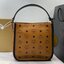 M.C.M KLASSIK LIMITED TOTE IN LEATHER BLOCK กระเป๋าโท้ท รุ่นลิมิเต็ดที่ทำเฉลิมฉลองวันครบรอบแบรนด์ ถือเป็นรุ่นที่หายากมาก ได้มารอบนี้รอบเดียวจ้า โท้ทสวยอยู่ทรง ขนาดกำลังดี พิเศษมากมาพร้อมสายหนังห้อย เข้าเซ็ท และสายสะพายสปอร์ต ถอดได้ ปรับได้ตามตัว รุ่นนี้หน