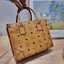 M.C.M SMALL MÜNCHEN TOTE IN VISETOS กระเป๋าโท้ทไซส์เล็ก ขนาดกำลังสวย พกพาง่าย ใหม่ล่าสุด ที่ใช้สามารถใช้ได้ทั่งหนุ่มๆและสาวๆ รูปทรงคลาสสิค ดีไซน์เป็นเอกลักษณ์