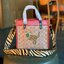 COACH LUNAR NEW YEAR FIELD TOTE 22 IN SIGNATURE CANVAS WITH TIGER REXY ((C7767)) 📌พร้อมส่งที่ไทย ต้อนรับปีเสือนี้กันค่าา! กระเป๋าทรงTote หนังแท้สวย 🔺ด้านหน้า สกรีนลาย Tiger Rexy อันเป็นสัญลักษณ์ประจำปีกันเลยค่ะ ปากกระเป๋าเปิดปิดแบบกระดุมแม