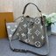 ORI หนังแท้ | LV NeoNoe MM Bucket bag Monogram Flower กระเป๋าสะพายทรงบัคเก็ต ลาย Monogram Flower โดดเด่นเพิ่มสไตล์ มีเสน่ห์ชวนหลงใหล
