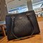 COACH C4075 TATUM CARRYALL IN SIGNATURE CANVAS คอลเลคชั่นใหม่ล่าสุด จัดมาให้ได้สวยก่อนใคร สวยหรูทุกสี!! ลุคผู้ดีต้องมาอีกหนึ่ง กระเป๋าสะพายทรงสวย ที่มาพร้อมสายสะพายไหล่ในตัว และสายครอสบอดี้สำหรับสะพายข้าง วัสดุหนัง crossgrain สวยคมมากๆ ตัวกระเป๋าถูกแบ่งเป