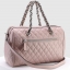 GUESS WOMEN’S BOWLING BAG กระเป๋าสะพายทรง Bowling รุ่นใหม่ล่าสุดจาก GUESS FACTORY หนังนิ่มลายตารางสวยอยู่ทรงใบใหญ่กำลังดี ด้านหน้าประดับโลโก้หูหิ้วโซ่ร้อยหนังสะพายไหล่ได้เเข็งแรงรับน้ำหนักได้เยอะ เปิดปิดด้วยซิปสะดวกใช้ มีหมุดรองฐานกันรอย ภายในมีช่องซิปและ