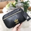 Adidas Factory Mini Waist Bag กระเป๋าสะพายสไตล์สปอร์ตแบบคาดเอวหรือคาดอกดีไซน์สุดฮิตใช้ได้ทั้งชายและหญิง วัสดุหนังเรียบแบบนิ่มกันน้ำอยู่ทรงทำความสะอาดง่าย ขนาดกำลังดี น้ำหนักเบา ด้านหน้ามีโลโก้แบรนด์ เปิดปิดด้วยซิปสะดวกใช้ หัวซิปปั้มแบรนด์สายสะพายเลื่อนปรั