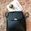 GUESS CASSIA LOGO BACKPACK รุ่นใหม่ชนช้อป!! กระเป๋าเป้สะพายขนาดกลาง ตั้งอยู่ทรงสวย เปิดปิดด้วยกระดุมแม่เหล็ก ขยายปากกระเป๋าได้ด้วยกระดุมทั้ง2ด้าน ภายในบุผ้ามีลายsignatureแบรนด์ มีช่องซิปแยกจากช่องใหญ่ ด้านหลังมีช่องซิปเพิ่มใช้งานได้จริง สายสะพายปรับความยา