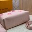 LV Bundle Bag / LV Bella Bucket Bag กระเป๋าสะพายทรงบัคเก็ตรุ่นใหม่ หนังแท้ Monogram Empreinte ตกแต่งอะไหล่สีทองหรูหราปั้มแบรนด์ รูปทรงกระเป๋าเพรียวบางใช้งานได้ตั้งแต่เช้าจรดค่ำแมตช์กับเสื้อผ้าได้ทุกชุด หูจับแบบคู่ใช้ถือก็ดู ล้ำสมัย