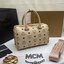 M.C.M ESSENTIAL BOSTON BAG IN VISETOS Small 23 Handbag มาพร้อมสายสปอร์ต กระเป๋าถือ/สะพายข้าง ทรงหมอน สวยโดดเด่น ทรงสวยยอดนิยม มาพร้อมพวงหนังห้อย และสายรัดเก็บหูจับ วัสดุหนังแคนวาสคุณภาพดี เปิด-ปิดด้วยซิป ภายในโล่งกว้าง ใส่ของได้เยอะ กระเป๋าสตางค์ โทรศัพท์