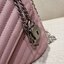 Yves Saint laurent crossbody boutique vip bag กระเป๋าสะพายไหล่ ดีไซน์ทรงสวยหรู พิเศษ แถมฟรี พวงกุญแจห้อยโลโก้ ดูแพงไปหมดจริงๆไอเท็มนี้ วัสดุหนังสังเคราะห์ลายคาร์เวีย เปิด-ปิดด้วยกระดุมแม่เหล็ก ภายในโล่งกว้าง แบ่งสัดส่วนไว้อย่างดี มาพร้อมหูจับในตัว และสายส