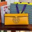 Tory burch Miller Metal clutch กระเป๋าคลัทช์ดีไซน์เรียบหรูออกแบบมาได้อย่างลงตัว ด้วยรูปทรงที่สวยงามและทันสมัย จากแบรนด์ Tory Burch ขนาดกำลังดี สามารถใส่กระเป๋าสตางค์หรือเครื่องสำอางค์ได้ตามขนาดกระเป๋า ในเรื่องของดีไซน์และอะไหล่สีทองดูแมทช์กันดีกับกระเป๋า 