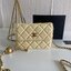 VIP GIFT 】หนังแกะแท้ CHANEL lambskin small shoulder bag with chain เรียบหรู ดูดี ดีไซน์สุดคลาสสิค ใช้ออกงานได้เลย มีสายโซ่อะไหล่ทองรมควันอย่างลงตัว ไอเท็มแนะนำพร้อมส่งที่ไทยราคาสุดคุ้มห้ามพลาดค่ะ!
