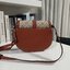 ของแท้ 💯% 】Tory Burch Monogram Crossbody Bag กระเป๋าที่ใช้เป็น Everyday Bag สามารถใช้งานได้บ่อยครั้งและสามารถสะพายไปทำกิจกรรมต่าง ๆ ได้ทุกวันตัวกระเป๋าอยู่ทรงสวย