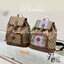 GUCCI Backpack with Interlocking G / GG Coated Canvas Backpack กระเป๋าเป้กุชชี่ใช้ได้ทั้งหญิงชาย ไม่ว่าจะวันธรรมดาหรือวันไปเที่ยว เพียงแค่สะพายกระเป๋าเป้ใบนี้ติดตัวไปด้วย ก็เพิ่มความมีสไตล์ให้กับตัวเองได้แล้ว ด้วยรูปทรงและลายตารางอันเป็นสัญลักษณ์ของแบรนด์