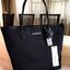 CALVIN KLEIN" JEANS TOTE BAG กระเป๋าสะพาย Calvin Klein Jeans Limited Edition จาก Calvin Klein Jeans วัสดุ Polyester คุณภาพดีเนื้อหนาน้ำหนักเบา ด้านหน้าประดับโลโก้ Calvin Klein Jeans พร้อม TAG ห้อยที่หูหิ้วดูมีดีเทล เปิดปิดด้วยซิปสะดวกใช้ หัวซิปโลโก้แ