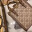 Tory burch t monogram jacquard mini tote ลวดลายT monogram ด้วยโลโก้สุดไอคอนนิคของแบรนด์ โดดเด่นด้วยกราฟฟิคและดีไซน์ ออกมาในหลายรูปแบบหลายคอลเลคชั่น แต่ละคอลเลคชั่นสวยหรูไม่แพ้กัน ทรงมินิโท้ท ขนาดกำลังดี ใช้งานง่าย ก็เป็นอีกหนึ่งรุ่นที่ทันยุคทันสมัยที่สาวๆ