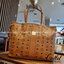 M.C.M REVERSIBLE LIZ SHOPPER IN VISETOS ความจุใจมาพร้อมเสิร์ฟให้ถึงบ้าน แถมไม่พอ!! ยังมีใบลูกไปให้อีก สะพายแยกได้เก๋ๆด้วย!! ใครที่มองหากระเป๋าทรงโท้ทจุๆ ต้องใบนี้เลย!! กระเป๋าสะพายไหล่ ดีไซน์ทรงสวยน่าใช้ โดดเด่นกว่าใคร ไม่ซ้ำ สำคัญคือ ใช้ได้ 2 ด้าน กลับใช