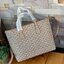 ของแท้ 💯% Tory Burch Gemini Link Canvas Small Tote กระเป๋าสุดปังจากทอรี่ เบริช์(Tory Burch) อย่างเจมิไนลิงค์ ในทรง tote bag ซึ่งผลิตจากผ้าใบเคลือบผิวด้าน มีเอกลักษณ์โดดเด่นที่ลายทางตรงกลาง