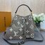 ORI หนังแท้ | LV NeoNoe MM Bucket bag Monogram Flower กระเป๋าสะพายทรงบัคเก็ต ลาย Monogram Flower โดดเด่นเพิ่มสไตล์ มีเสน่ห์ชวนหลงใหล