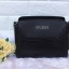 GUESS CROSSBODY BAG กระเป๋าหนังสะพายข้างทรงสุดฮิต ดีไซน์หรู หนังสวยอยู่ทรง ภายในมีช่องซิป เปิดปิดง่ายด้วยซิป อะไหล่สีเงิน สายสะพายปรับได้ (ถอดได้) มีหมุดรองฐานทั้งสี่กันฐานเป็นรอยได้ดี รุ่นนี้แนะนำเลยค่าา