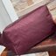 Longchamp LE PLIAGE NÉO TOP HANDLE BAG อีกหนึ่งรุ่นยอดนิยม ที่สาวๆ ต้องมีไว้เก็บไว้สักใบ กระเป๋าโท้ทใบนี้ มาพร้อมกับสีที่มีสไตล์เรียบง่าย มีสายสะพายยาวปรับสั้นยาวได้ช่วยให้คุณสามารถสะพายไหล่ได้อย่างสบาย ในตัวสายปักโลโก้อันเป็นสัญลักษณ์ ในขณะที่ที่ปิดแบบซิ