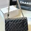 CHANEL 2.55 Handbag Aged Leather & Gold-Tone กระเป๋าสะพายหนังย่น แฝงความหรูในตัวตามเอกลักษณ์แบรนด์ สีดำ อะไหล่เงิน / ทอง