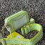 Marc Jacobs Fluoro Edge Snapshot crossbody bag กระเป๋าแบรนด์ดังจากสัญชาติอเมริกัน นับได้ว่ารุ่นนี้เป็นรุ่นทรงฮิตของ marc jacobs เลยทีเดียว กระเป๋า Snapshot อันเลื่องชื่อของ Marc Jacobs ซึ่งได้รับการอัพเดตอย่างกระฉับกระเฉงในเวอร์ชั่นเรืองแสงนี้ผ่านสีไล่ระด
