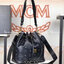 หนังแท้ M.C.M Essential Visetos Original Drawstring Small Cognac / M.C.M Aren Drawstring Bag in Visetos Original กระเป๋าสะพายทรง bucket ขนาดน่าใช้ ภายในเป็นช่องโล่งกว้าง จุของได้เยอะ งานหนังแท้ทั้งใบ ใต้กระเป๋ามีหมุดรองฐานอย่างดี ช่วยถนอมกระเป๋า สายสะพายส