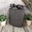 GUESS CROSSBODY กระเป๋าสะพายข้าง ผู้หญิงหรือผู้ชาย สามารถใช้ได้ค่ะ วัสดุหนังแกะสังเคราะห์พิมพ์ลายแบรนด์ ด้านหน้าประดับโลโก้แบรนด์มีเงิน เปิดปิดด้วยซิป น้ำหนักเบา ด้านในบุผ้าพิมพ์ลายเฉพาะของแบรนด์ มีช่องซิปด้านในอีก 1 ช่องค่ะ