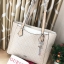 GUESS Factory Women's Diem Logo-Print Tote กระเป๋าถือหรือสะพายไหล่ ใบใหญ่ pu. เนื้อดี ลายแบรนด์ รอบใบ พร้อมพวงกุญแบรนด์ ภายในแบ่งช่องเป็นสัดส่วน จุได้เยอะ ใส่ A4 ได้ หูหิ้วสะพ่ยไหล่ได้ค่ะ