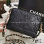CHANEL Caviar Wristlet Crossbody Bag / Chanel Shoulder Bag With Chain กระเป๋าหนังลายเวียร์ปั๊มโลโก้แบรนด์ด้านหน้าสวยหรูดูแพง มาพร้อมจี้โลโก้แบรนด์ห้อยสีทองเก๋ๆน่ารัก