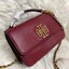 TORY BURCH BRITTEN MINI TOP HANDLE BAG พร้อมส่งที่ไทย กระเป๋าสะพาย Crossbody วัสดุหนังวัวแท้ การออกแบบเรียบง่าย ยังคงความหรูหราเอาไว้ มาพร้อมสายยาวโซ่อะไหล่ทองสลับหนัง ถอดออกได้ ตอบสนองการใช้งานได้ดี มีหูหิ้วด้านบนสามารถใช้งานได้ในหลายโอกาสค่ะ