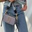 Marc Jacobs Snapshot Bag กระเป๋าแบรนด์ดังจากสัญชาติอเมริกัน นับได้ว่ารุ่นนี้เป็นรุ่นทรงฮิตเลยทีเดียว โดยด้านหน้ากระเป๋าจะเป็นโลโก้แบบโลหะที่เป็นสัญลักษณ์ของแบรนด์นี้ มาพร้อมสายสะพายที่จะสะพายยังไงก็ดูโดดเด่น เพราะขนาดใหญ่ที่สกรีนตัวอักษรโลโก้ ในรูปแบบต่าง
