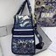 DIOR WOMEN MEDIUM LADY D-LITE BAG VIP GIFT WITH PURCHASE (GWP) พรีเมี่ยมกิ้ฟ Limited Edition จาก DIOR DUTYFREE COUNTER วัสดุหนังแท้ Calfskin หุ้มด้วยผ้า Cannage อีกชั้นและปักลวดลาย 'Dior Palm' กระเป๋า Lady D-Lite ผสมผสานความสง่างามและคลาสสิกที่เ