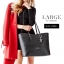 New !!! GUESS LARGE TOTE BAG พร้อมส่ง กระเป๋าถือทรง Tote ลายหนังซาฟเฟียโน่ น้ำหนักเบา ด้านหน้าติดโลโก้แบรนด์ตัวใหญ่อะไหล่เงินค่ะ พร้อมห้อยอะไหล่แบรนด์เพิ่มความหรู เปิดปิดกระเป๋าแบบซิป ซับในเป้นผ้าลายแบรนด์สวยค่ะ ภายในกว้าง ใส่ของได้จุทีเดียวนะค่ะ มีช่องซิ